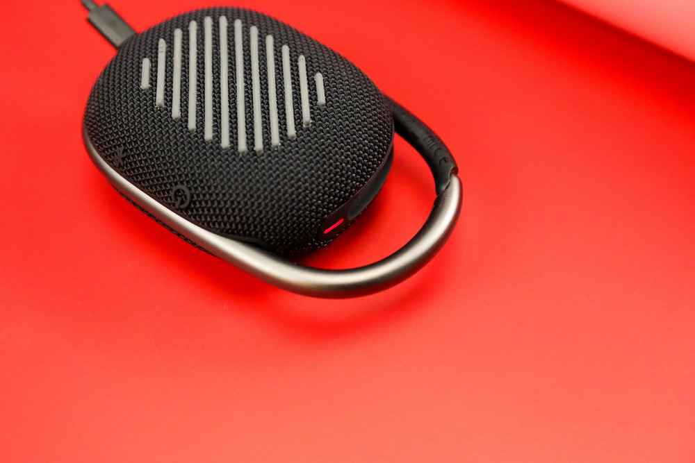 1 ip67 10小时续航,jbl clip4便携蓝牙音箱体验