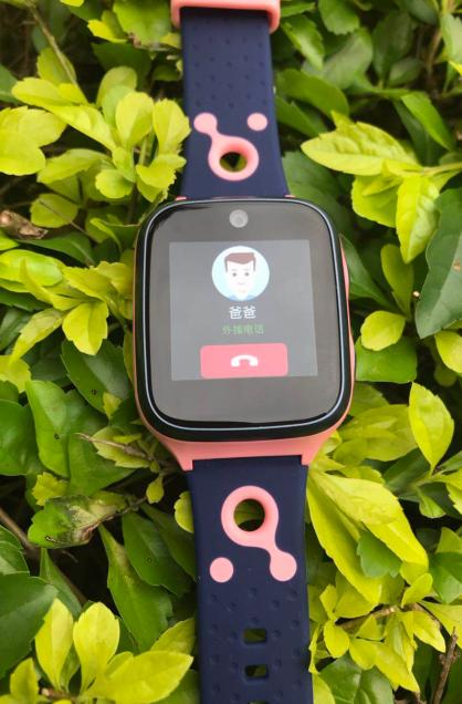 69 360智能硬件 69 360儿童卫士   360儿童手表8x机身背面采用全