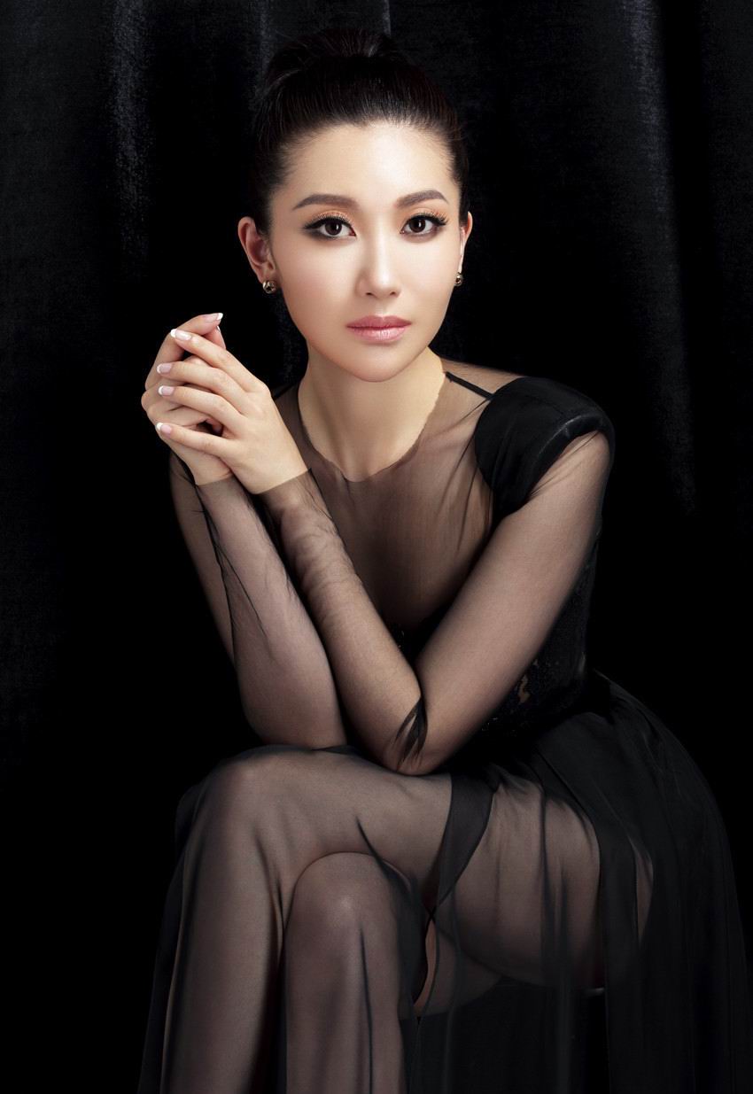 美女演员殷旭